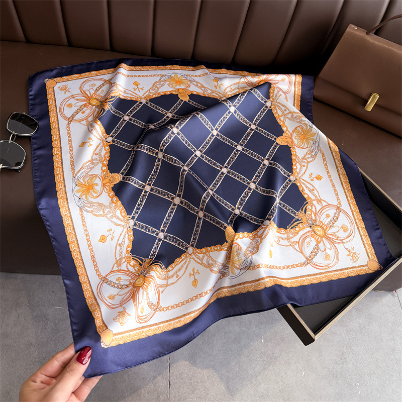 Blue Classic Chain Print Squar - Silk Scarf Square recension och pris