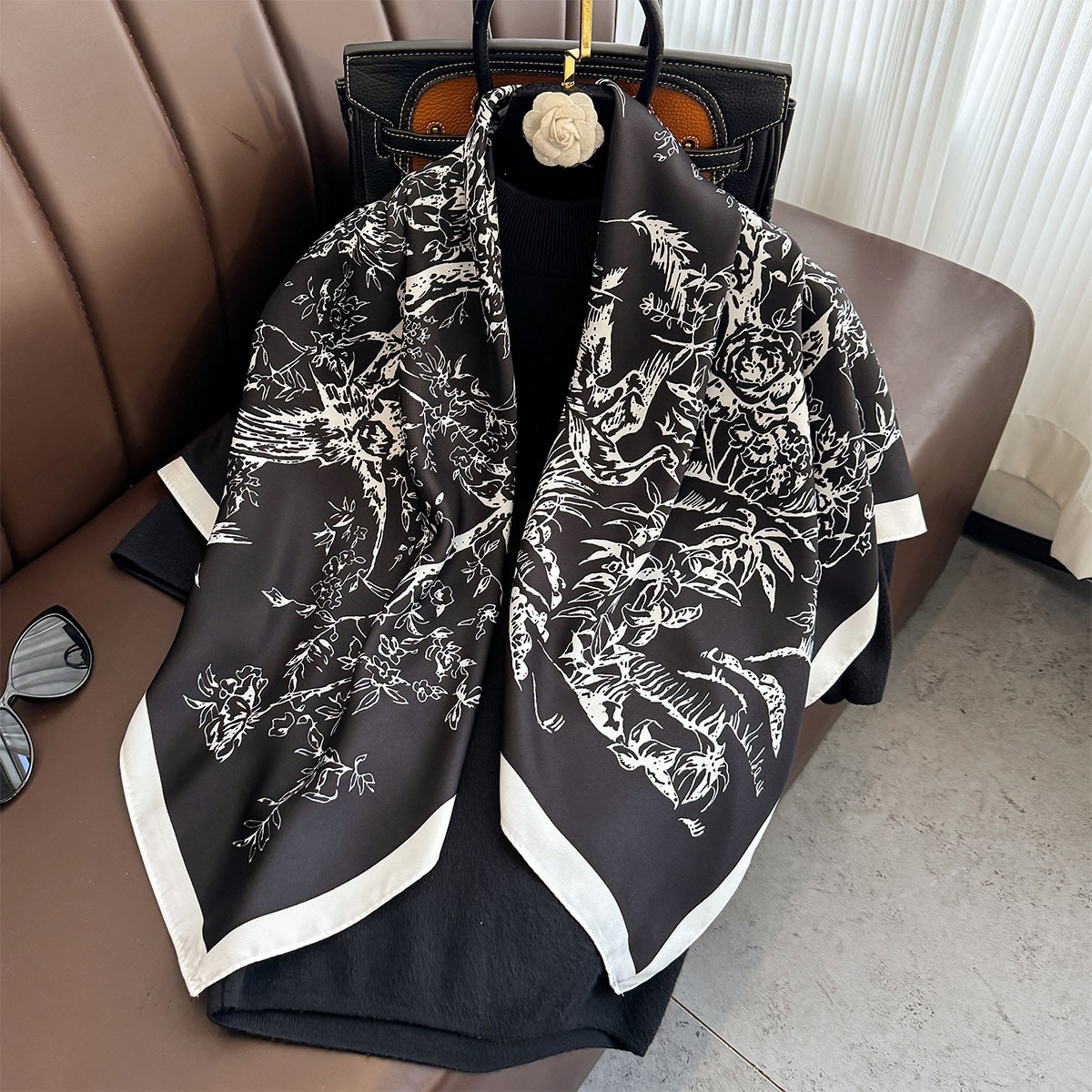 New Square Scarf French Retro  - Silk Scarf Square recension och pris
