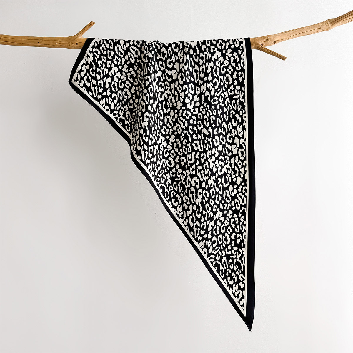 Leopard Printed Square Scarf F - Silk Scarf Square recension och pris