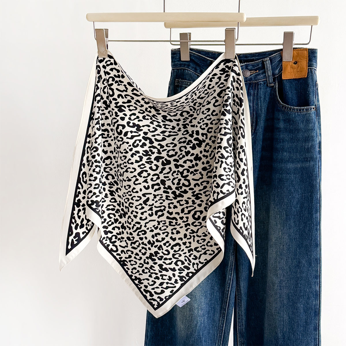Leopard Printed Square Scarf F - Silk Scarf Square recension och pris