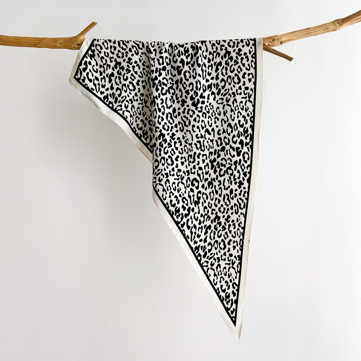 Leopard Printed Square Scarf F - Silk Scarf Square recension och pris
