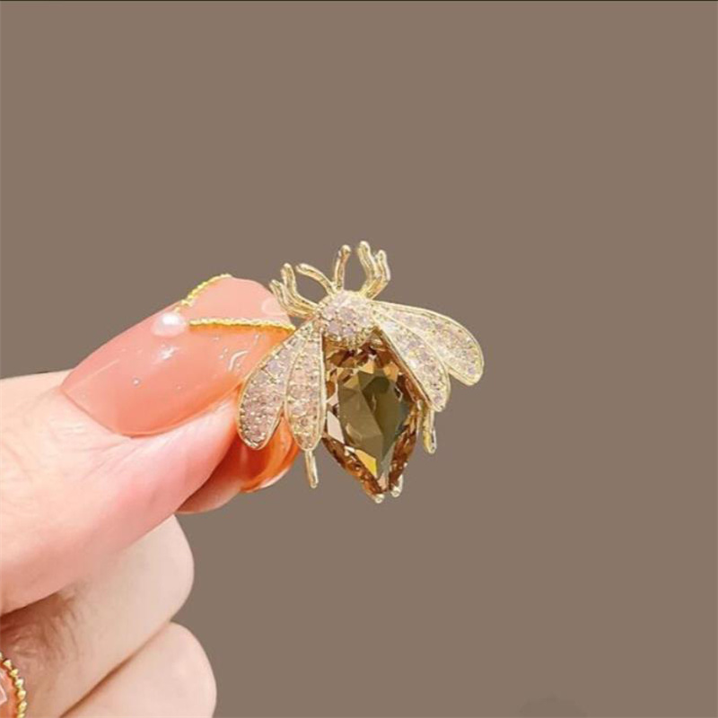Fashion Rhinestone Bee Shaped  - Women'S Accessories Clothing recension och pris