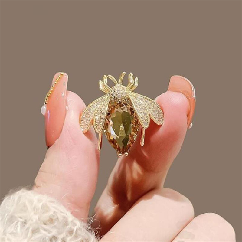 Fashion Rhinestone Bee Shaped  - Women'S Accessories Clothing recension och pris